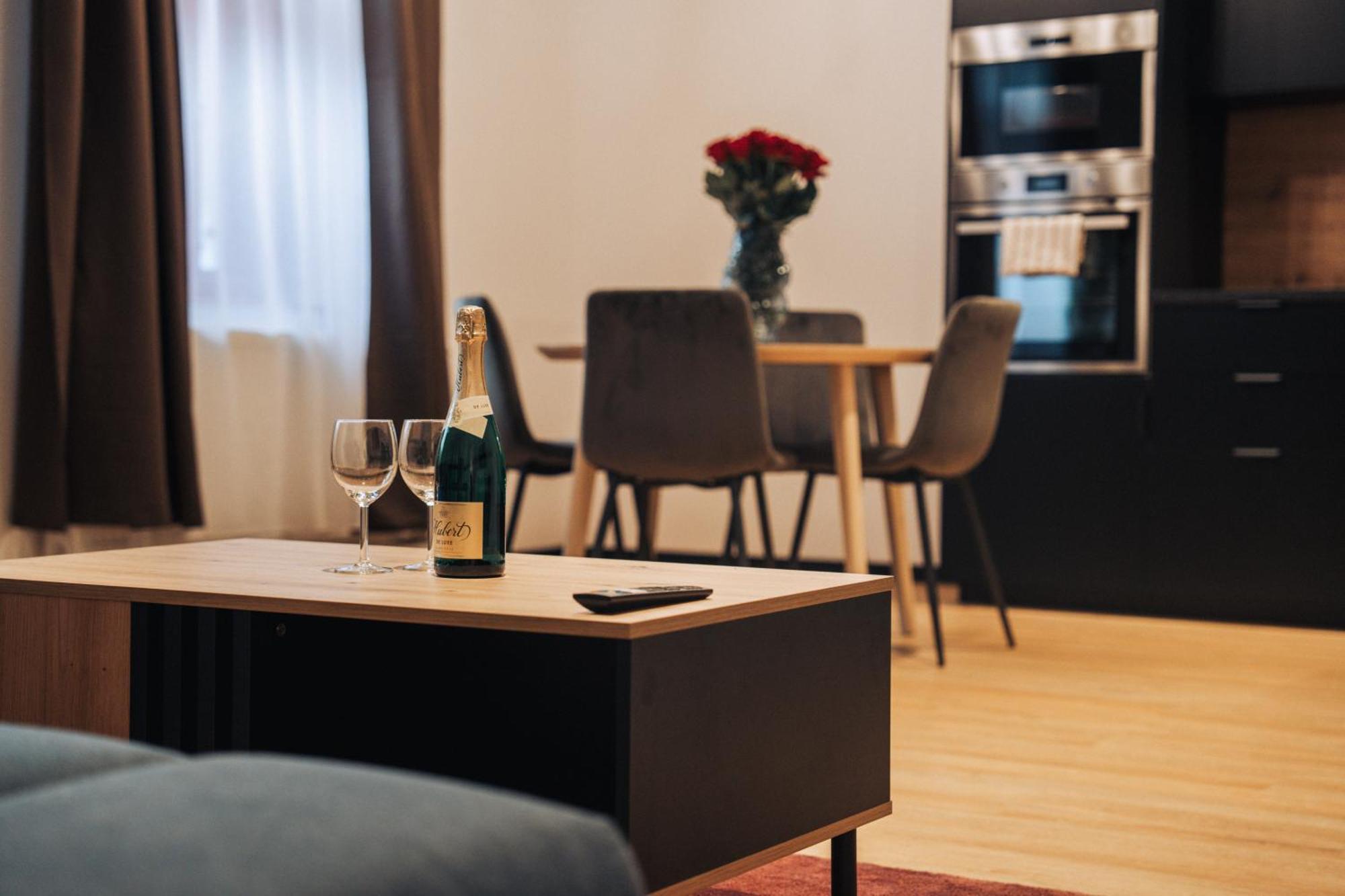 Hviezdoslavova Apartments, Trnava Centre, Parking Available المظهر الخارجي الصورة