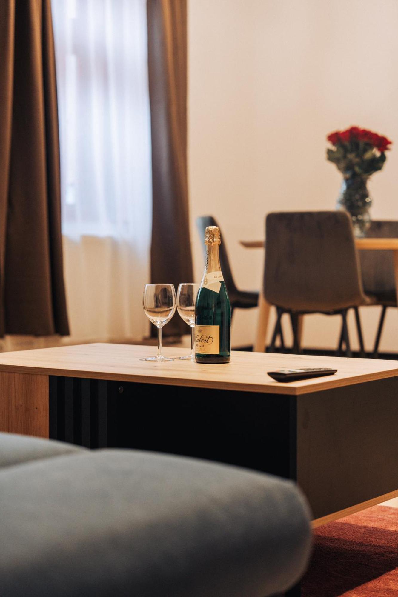 Hviezdoslavova Apartments, Trnava Centre, Parking Available المظهر الخارجي الصورة